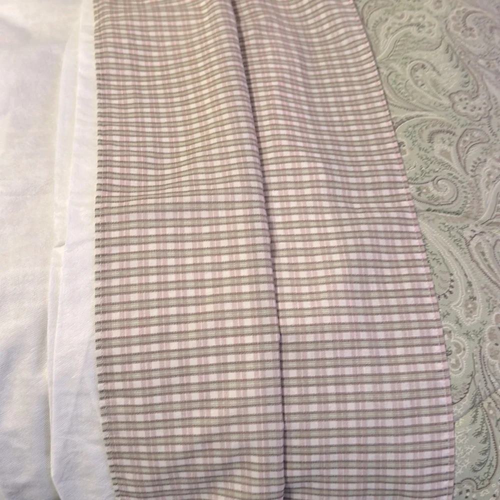 Martha Stewart reversible full size comforter with matching bedskirt